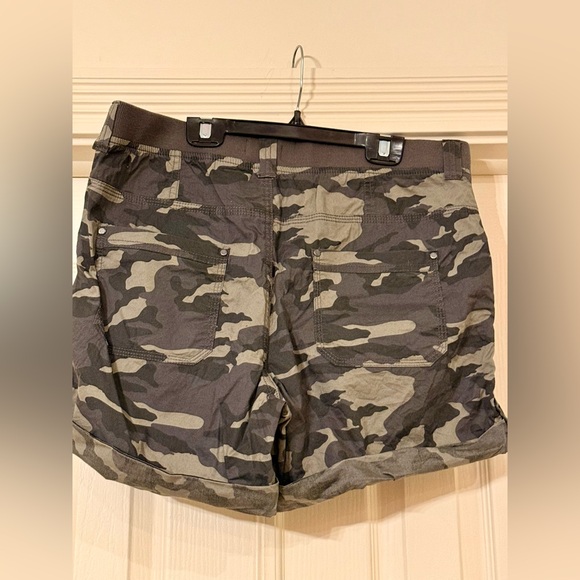 Dash Women's Green and Black Cargo Shorts - Picture 2 of 3